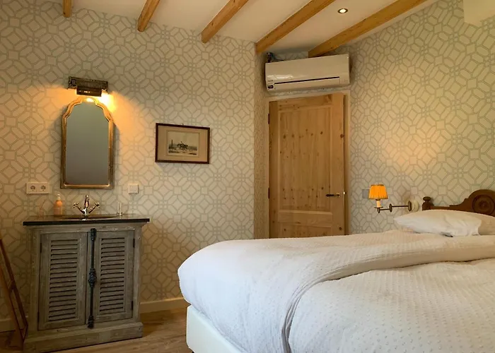 Lovely Warm Country Villa