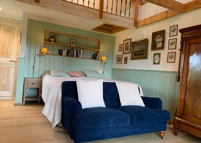 Lovely Warm Country فيلة *