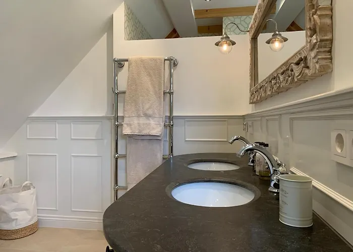 Lovely Warm Country فيلة