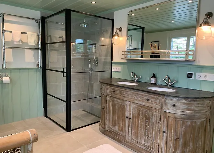 فيلة Lovely Warm Country *