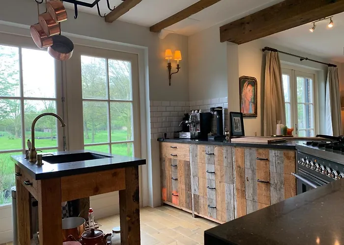 Lovely Warm Country فيلة *